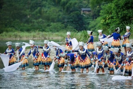 【黔純凈】黃果樹(shù)+小七孔+西江苗寨 雙高5日游3晚商務(wù)型酒店+1晚西江客棧